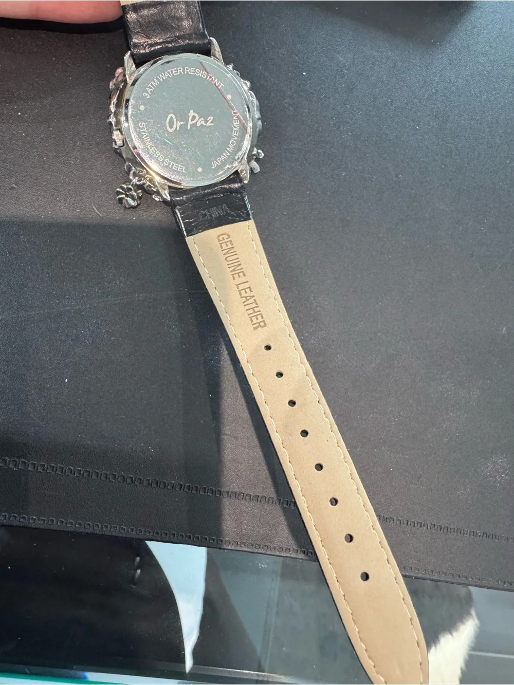 Or Paz features textured gap